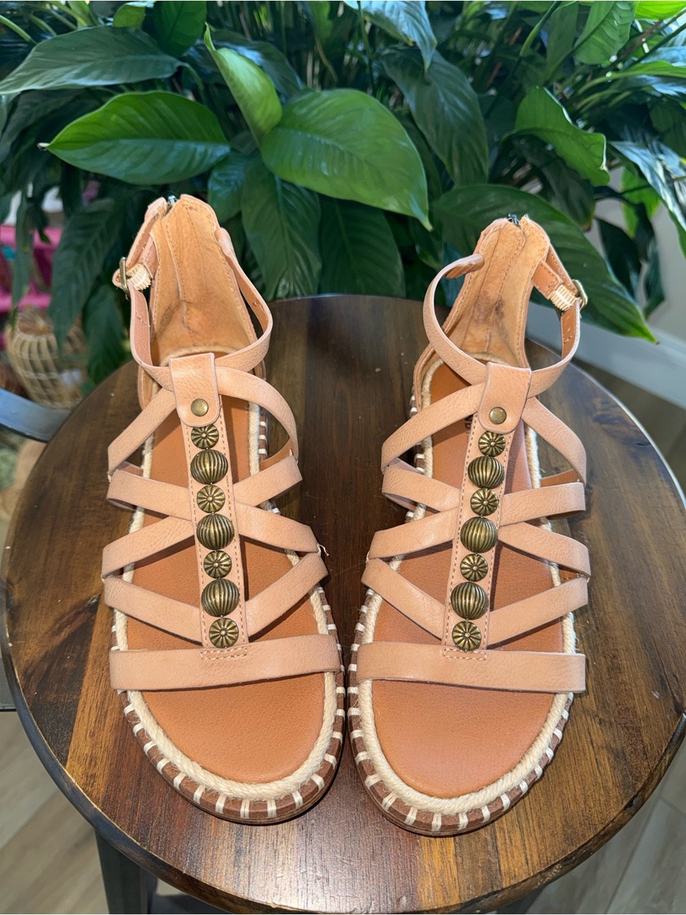 Lucky Brand Tan Strappy Gladiator Sandals with Antiqued Gold Studs
